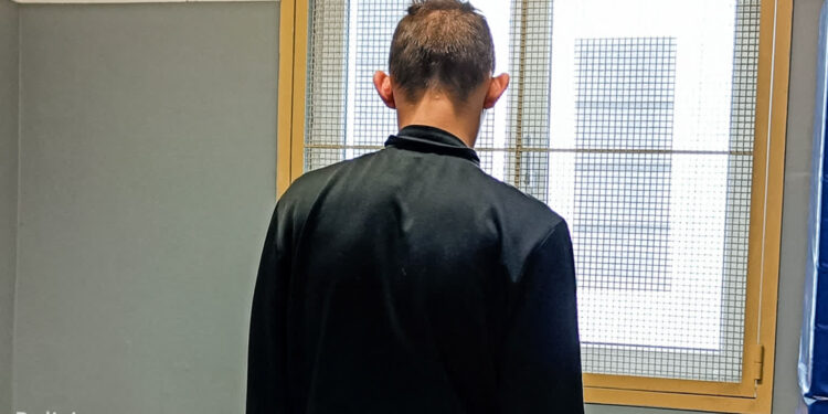 Okradał busy. 40 tysięcy strat. Wpadł w ręce policji