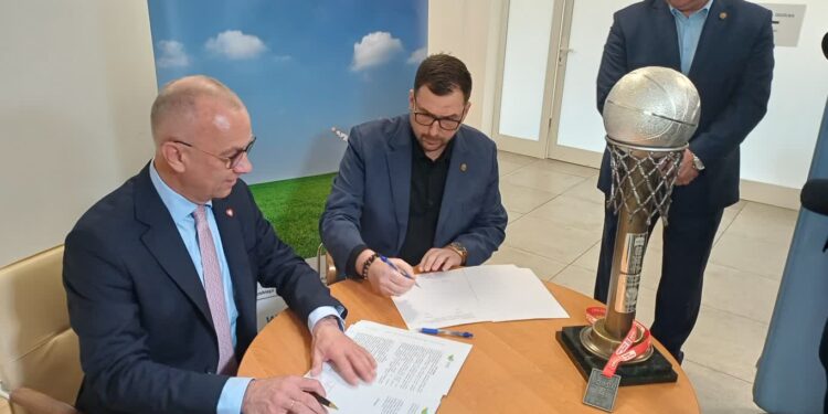 Na europejskie wojaże i nie tylko: 400 tysięcy dla koszykarek z budżetu województwa