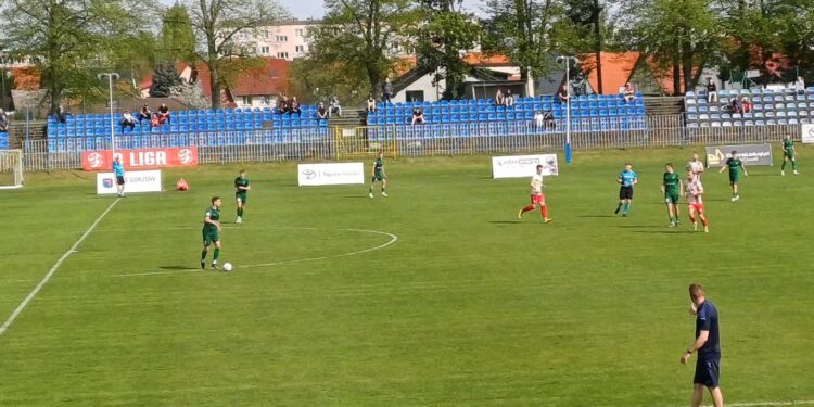 Warta urwała punkty liderowi