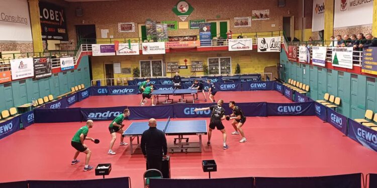 Pingpongiści Proste Domy Gorzovii pożegnają się ze swoimi kibicami