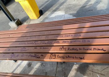 Zniszczone nowe ławki nad Wartą