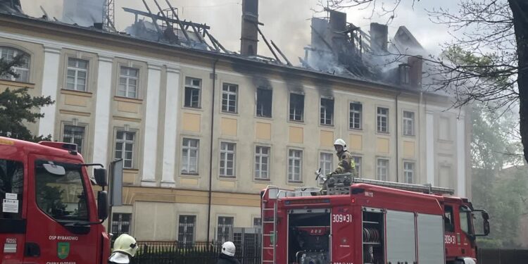 Trwa akcja gaśnicza na terenie gorzowskiej akademii