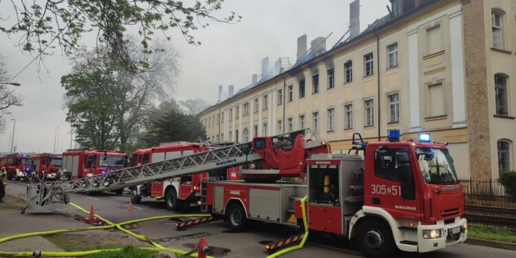 5 strażaków rannych w pożarze AJP
