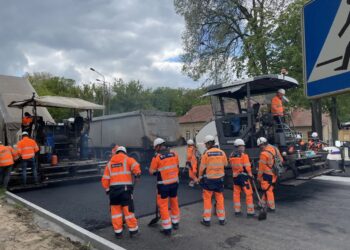 Leją asfalt na Kosynierów
