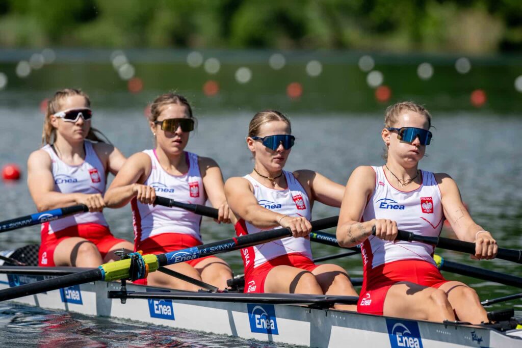 Zuzanna Lesner (druga z lewej) i Weronika Kaźmierczak (trzecia z lewej) nie podtrzymają wieloletniej serii gorzowskiego wioślarstwa (fot. Julia Kowacic/PZTW)