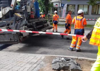 Na Kosynierów Gdyńskich leją asfalt