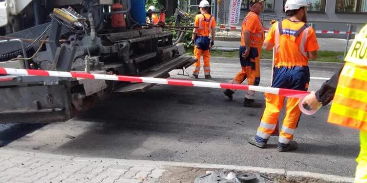 Na Kosynierów Gdyńskich leją asfalt