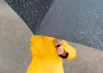 IMGW i RCB wydały ostrzeżenia przed burzami w dużej części kraju. Unikaj otwartych przestrzeni!