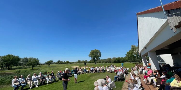 „Majówka Seniorów” na polu golfowym