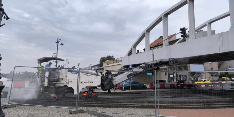 Zrywają asfalt na Spichrzowej