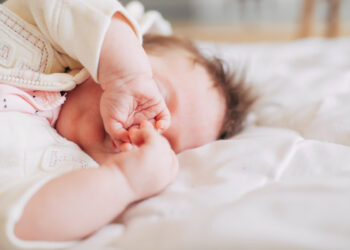 Matce małego Mateuszka z Gorzowa grozi dożywocie, ojcu 5 lat więzienia – Prokuratura zmienia zarzuty