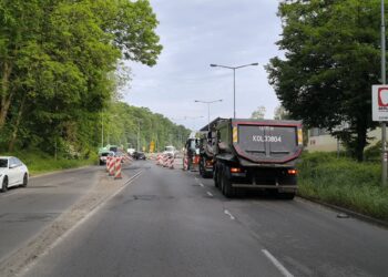 Frezują asfalt na Słowiańskiej