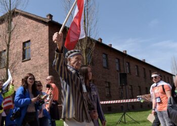 Marsz Żywych upamiętni ofiary zagłady niemieckich obozów koncentracyjnych. Do Oświęcimia zjedzie 6 tys. osób