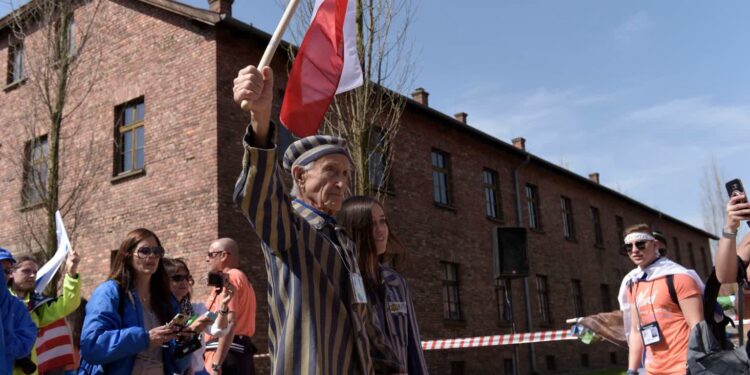 Marsz Żywych upamiętni ofiary zagłady niemieckich obozów koncentracyjnych. Do Oświęcimia zjedzie 6 tys. osób