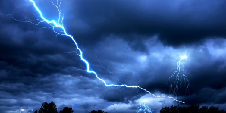 IMGW ostrzega przed burzami z gradem