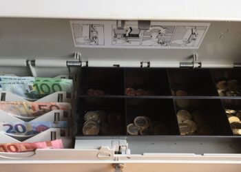 Kto ma obowiązek posiadania kasy fiskalnej? Najnowsze informacje