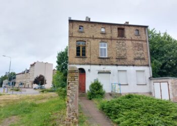 Kamienica zostanie wyburzona, a co z działką?