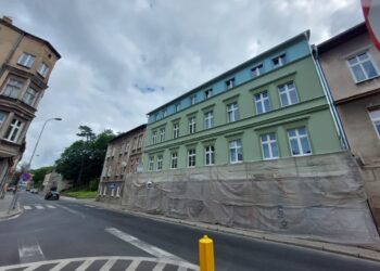 Kamienice odzyskują pierwotne kolory