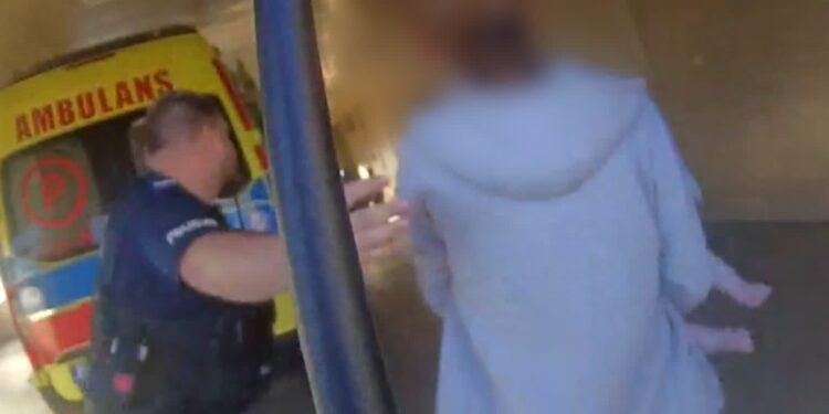 Dziecko traciło przytomność. Policyjna eskorta do szpitala [FILM]