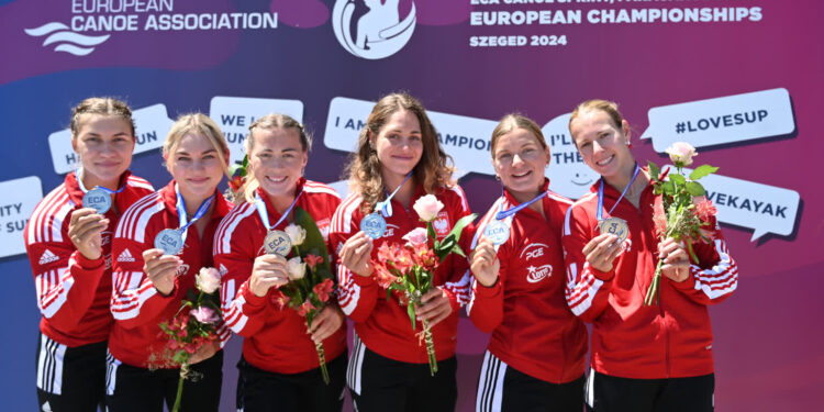 Julia Olszewska, pierwsza z lewej (fot. PZKaj)