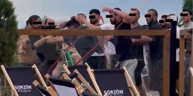 Bójka w strefie kibica