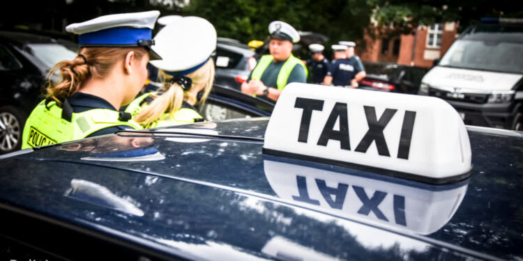 Kontrole gorzowskich taksówek. Mandaty, brak badań technicznych i licencji [ZDJĘCIA]