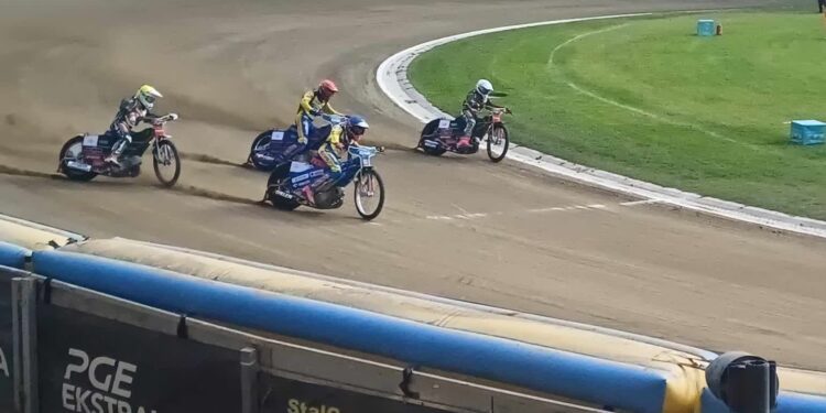 Stal z „dziurami” w składzie zrobiła w Krośnie 42 punkty