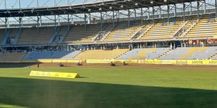 Rezerwy rozprowadzone gdzie trzeba i Stal wysoko wygrała z Falubazem