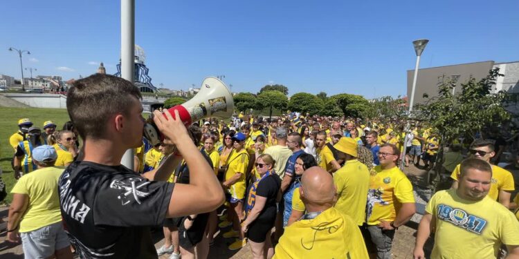 Kibice przed derbami przeszli przez Zawarcie [ZDJĘCIA]