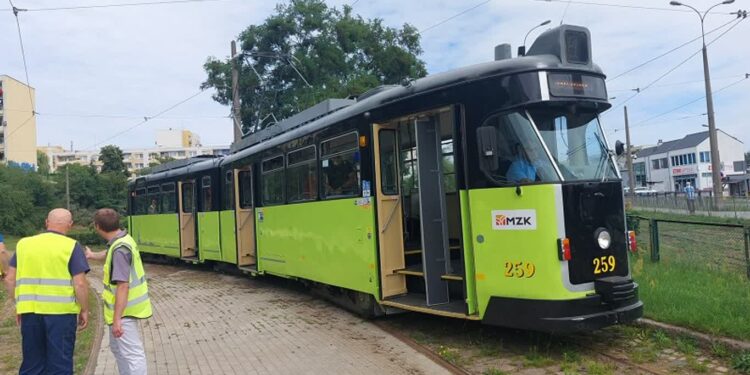 Pasażerowie: tramwaje bez klimatyzacji to udręka