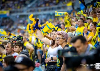 Na Jancarzu komplet. Na ulicach skwar. Kibice przed Derbami Ziemi Lubskiej