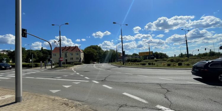 Kamery na rondzie Santockim złapią na czerwonym świetle