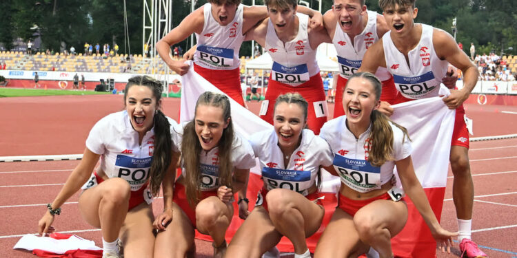 Aleksandra Jeż, pierwsza z prawej (oczywiście w dolnym rzędzie) (fot. Łukasz Szeląg/PZLA)