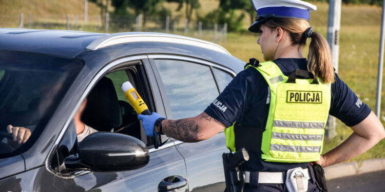 W jednym aucie dwóch pijanych kierowców. Jeden poszukiwany, drugi z zakazem [ZDJĘCIA]