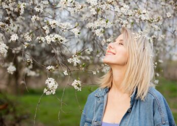 Witaminy niezbędne wiosną – czego potrzebuje Twój organizm, by odzyskać energię po zimie?