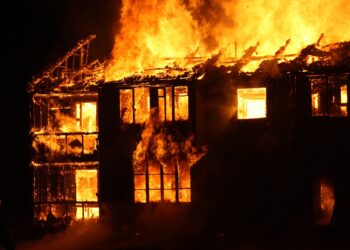 Ubezpieczenie mienia od ognia – co obejmuje i ile kosztuje?