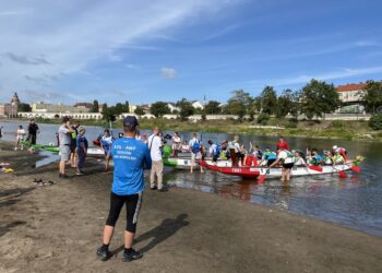 Smocze łodzie trzeci raz płyną po Warcie