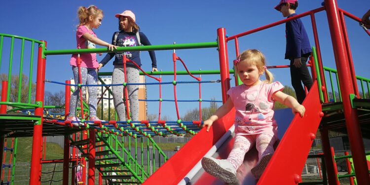 Kto wybuduje plac zabaw na ul. Słonecznej?