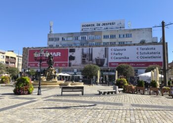 Nielegalny baner na Starym Rynku?