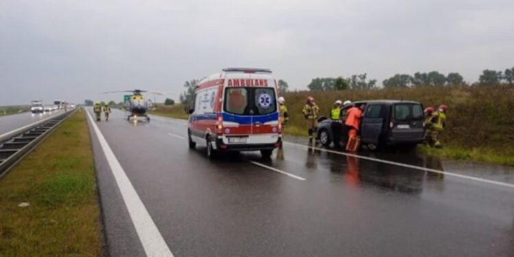 Auto dachowało na S3