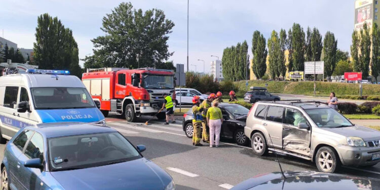 Wypadek na rondzie Górczyńskim. 2 osoby poszkodowane
