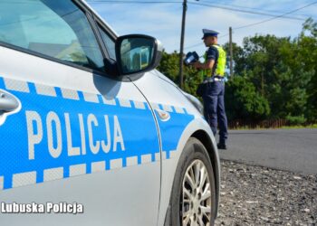 Kierowca był pijany i prowadził na zakazie – ścigała go policja