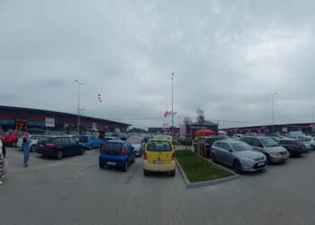 Park handlowy przy ul. Jedwabniczej otwarty