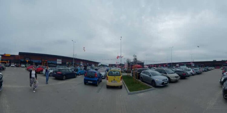 Park handlowy przy ul. Jedwabniczej otwarty