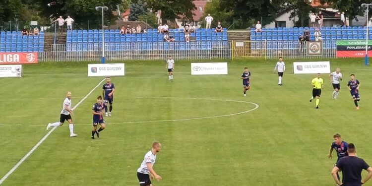 Warta się męczyła, ale 3 punkty ma