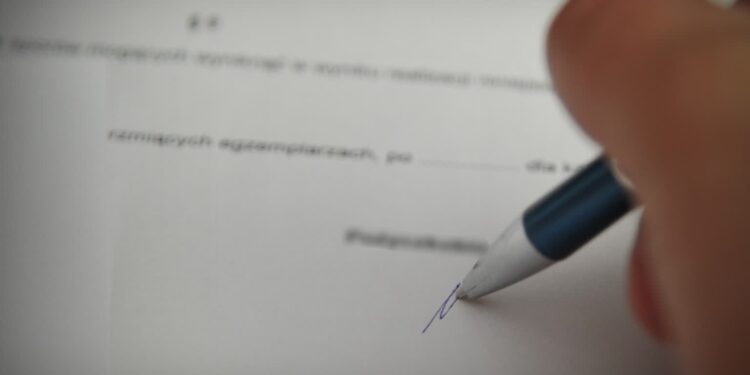 Bezprawnie zatrudniał swoją rodzinę, wyłudził ponad 200 tysięcy. Jest akt oskarżenia