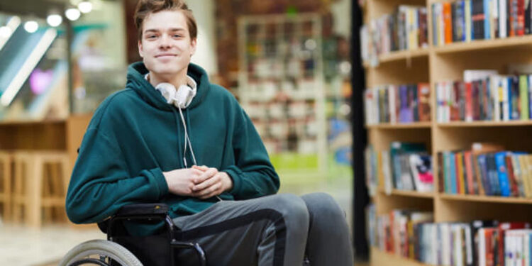 PFRON wspiera finansowo niepełnosprawnych studentów