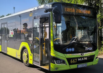 111 wjechał w os.Staszica