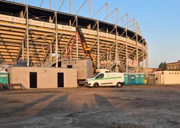 Ze stadionu znikną kolejne przenośne toalety