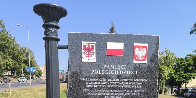 Odsłonięcie pomnika Dzieci Wojny w Gorzowie
